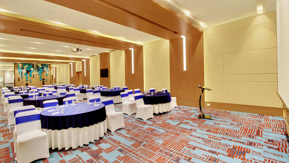 Holiday Inn Express & Suites Racecourse Ballroom