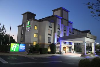 Holiday Inn Express Hotel & Suites
