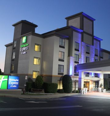 Holiday Inn Express Hotel & Suites