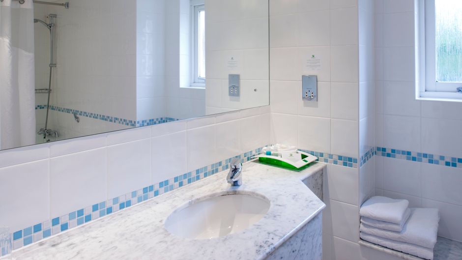 Holiday Inn Farnborough Room