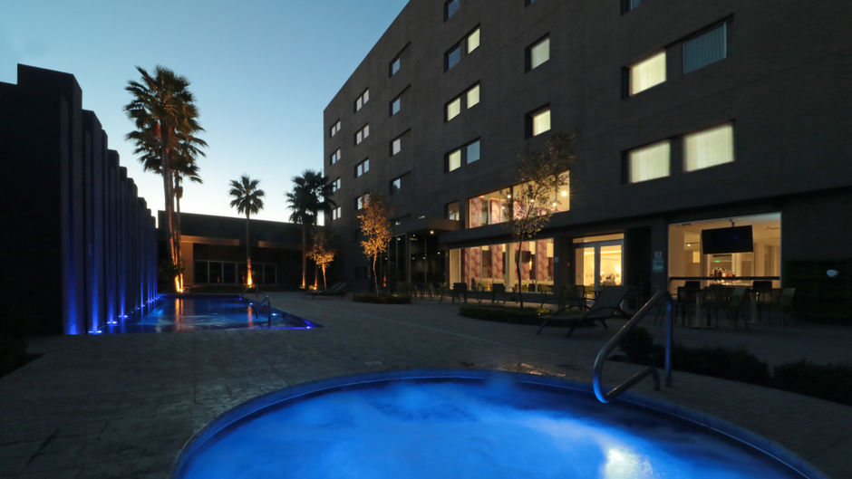 Holiday Inn Express & Suites Hermosillo Pool