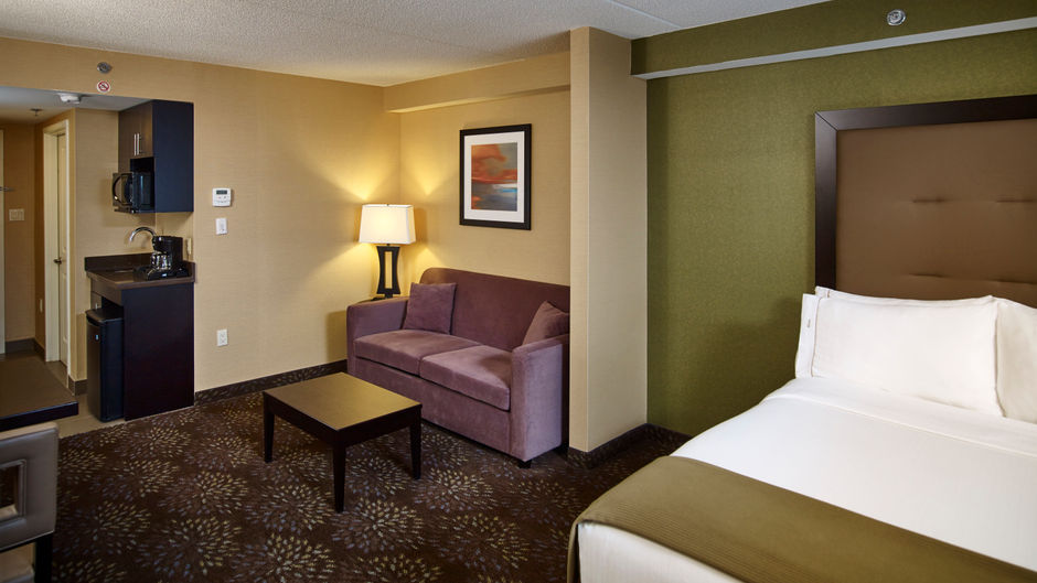 Holiday Inn Express Hotel & Stes Timmins Suite
