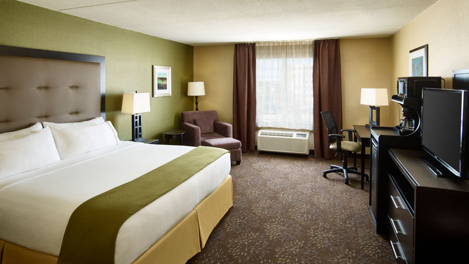 Holiday Inn Express Hotel & Stes Timmins Room