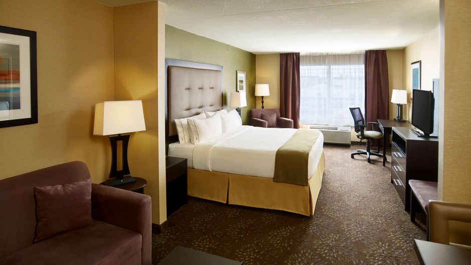 Holiday Inn Express Hotel & Stes Timmins Suite