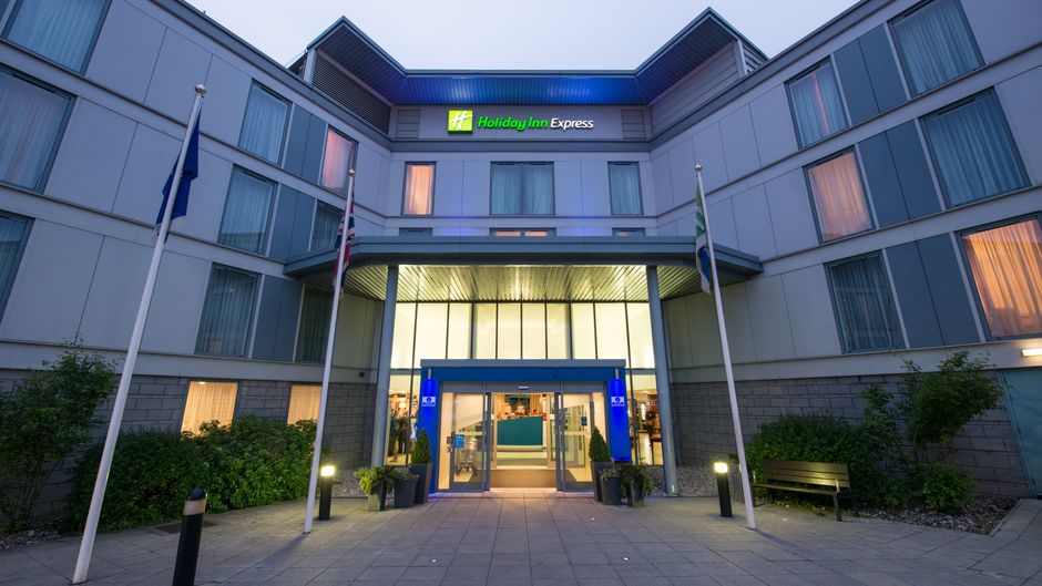 Holiday Inn Express London Stansted Arpt Exterior