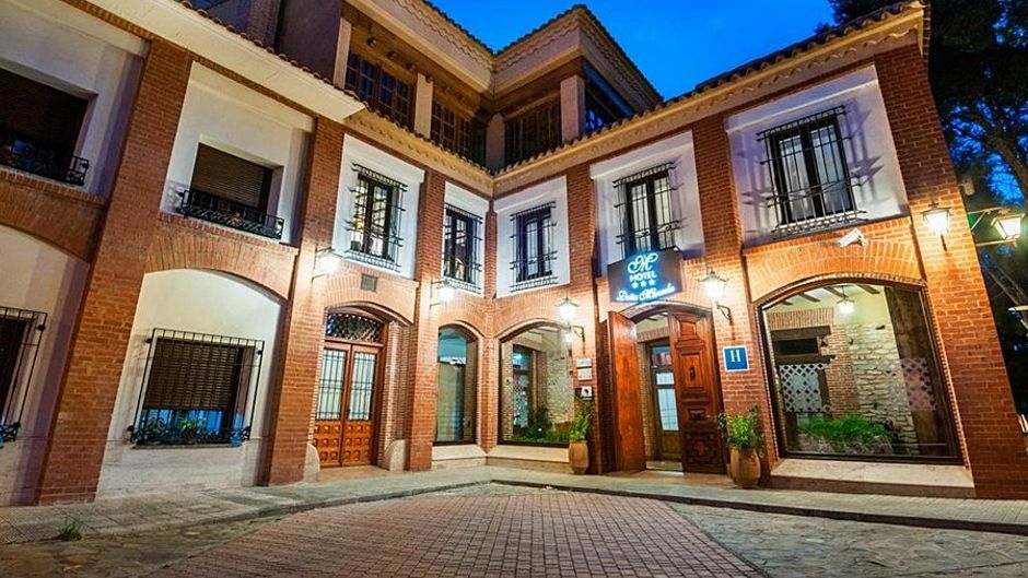 Dona Manuela Hotel Exterior