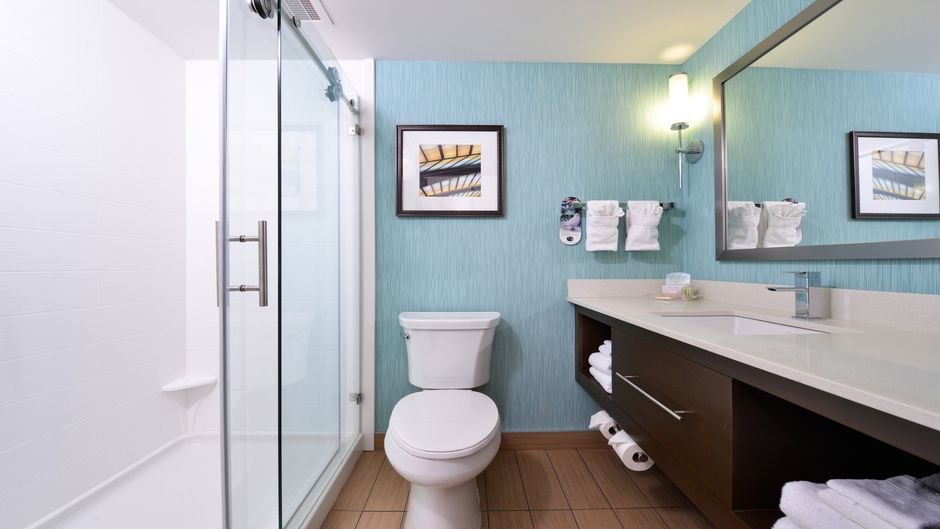 Holiday Inn and Suites Edmonton Airport Room
