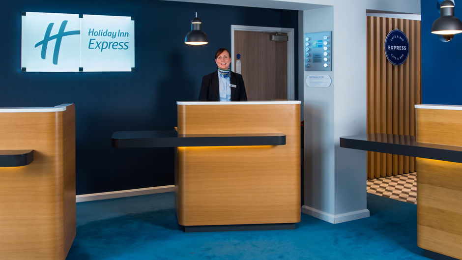 Holiday Inn Express Portsmouth - North Lobby