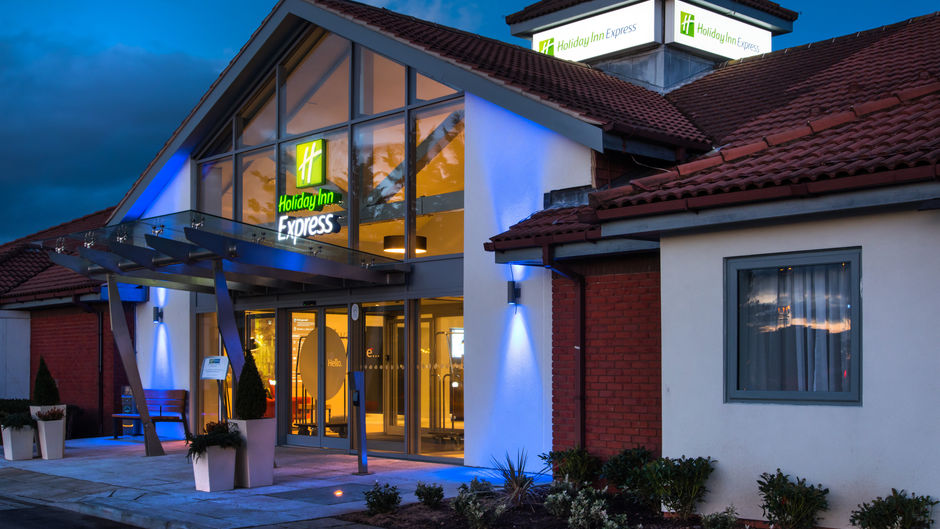 Holiday Inn Express Portsmouth - North Exterior