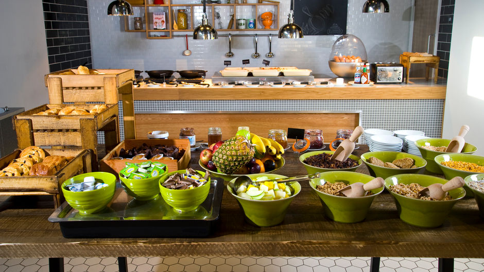 Holiday Inn London-West Restaurant