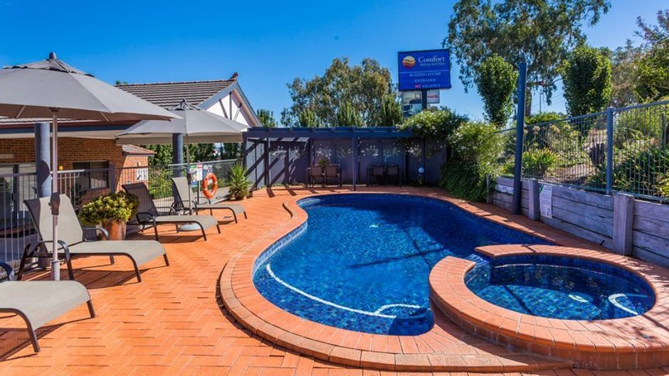 Blazing Stump Motel & Suites Pool