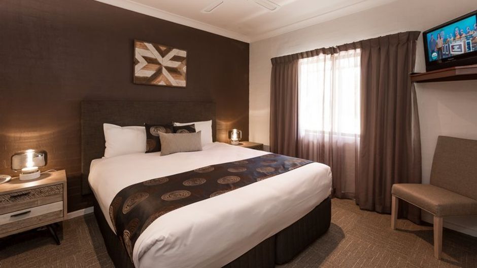 Blazing Stump Motel & Suites Room