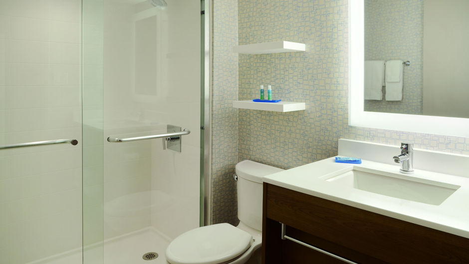 Holiday Inn Express Toronto Downtown Room