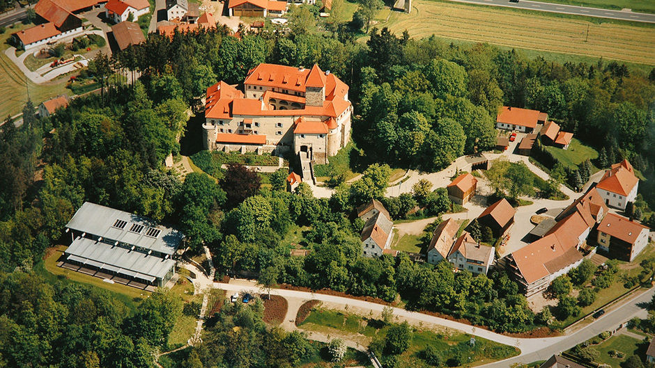 Hotel Burg Wernberg Exterior