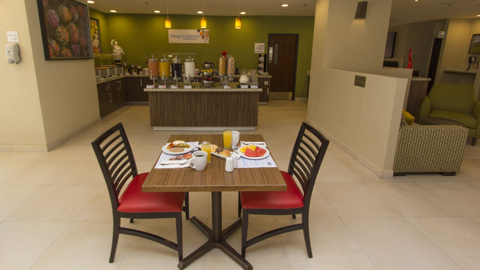 Holiday Inn Express Guadalajara Airport Restaurant