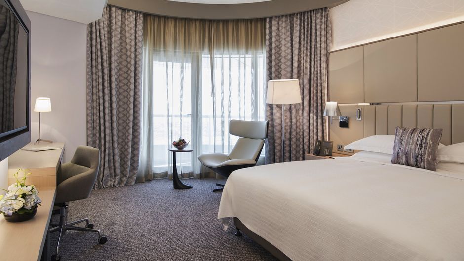 Pearl Rotana Suite