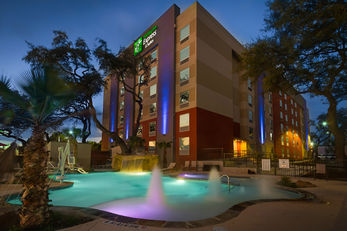 Holiday Inn Express & Suites Medical