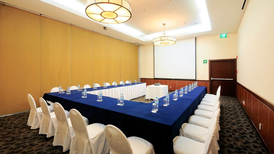 Holiday Inn Uruapan Meeting