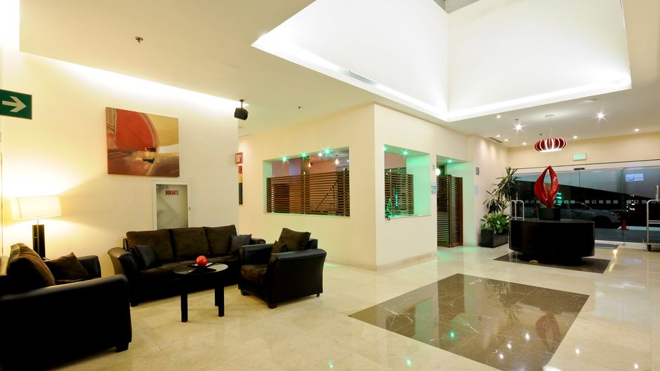 Holiday Inn Uruapan Lobby