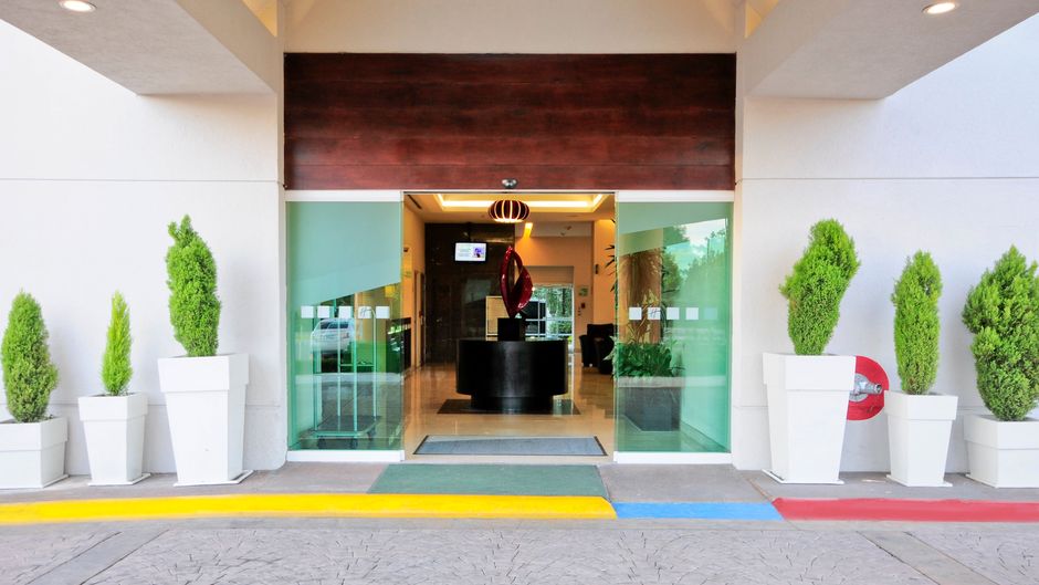 Holiday Inn Uruapan Exterior