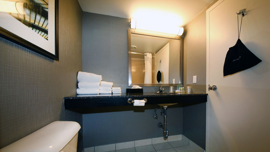 Holiday Inn Peterborough Waterfront Room
