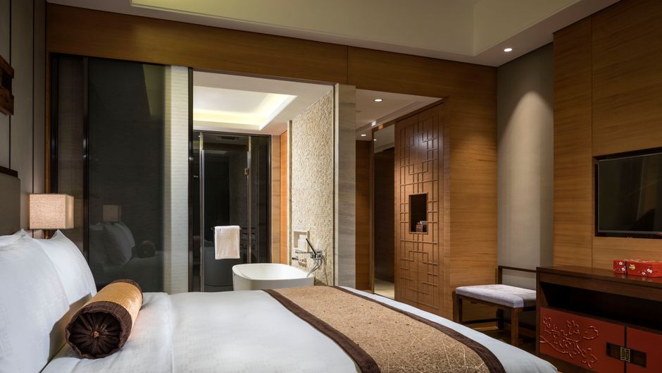 HUALUXE Yangjiang City Center Room