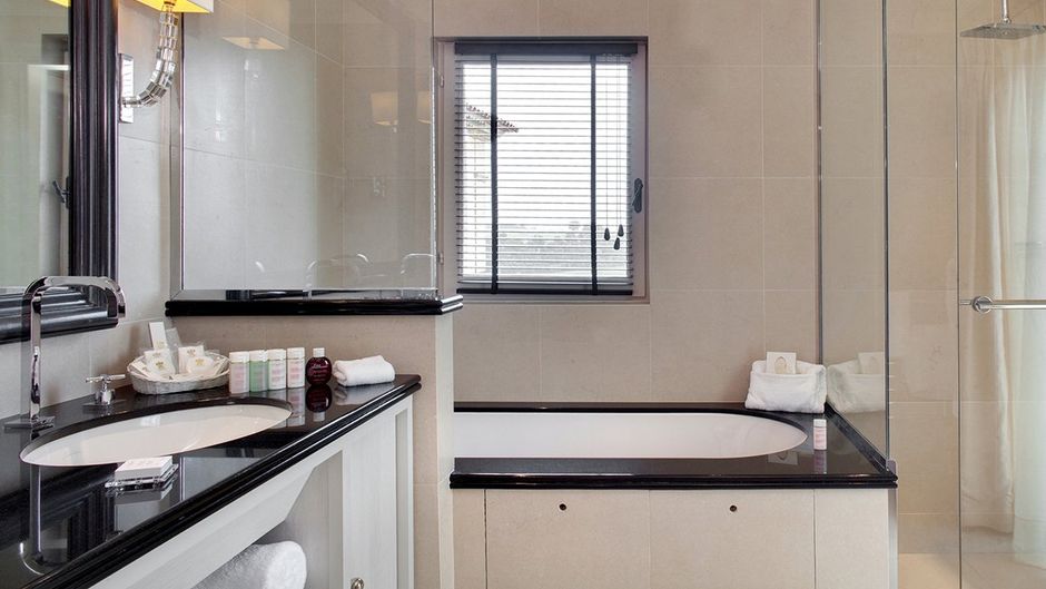 Hostellerie De Pavie Room