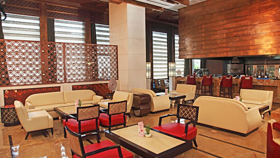 Crowne Plaza New Delhi Okhla Restaurant
