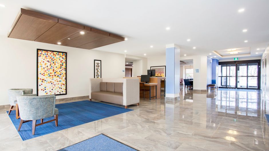 Holiday Inn Express & Suites Southwest Lobby