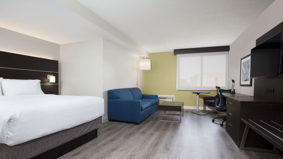 Holiday Inn Express & Suites Southwest Suite