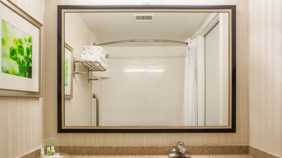 Holiday Inn Toronto Intl Airport Room