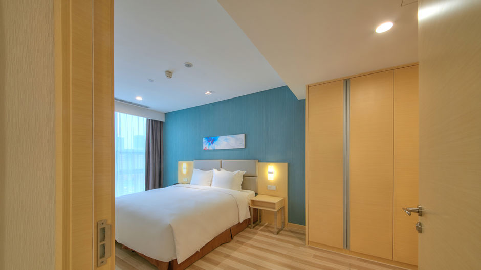 Holiday Inn Express Luoyang Yichuan Suite