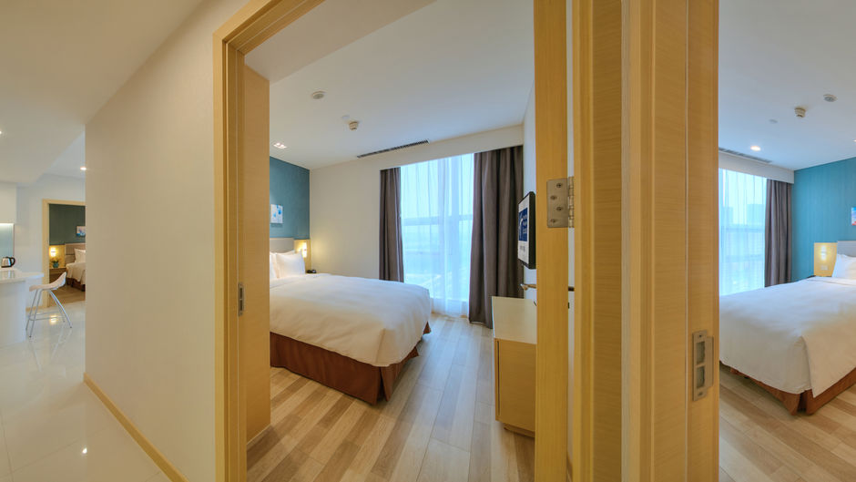 Holiday Inn Express Luoyang Yichuan Suite