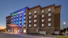 Holiday Inn Express & Suites Orleans SW