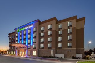 Holiday Inn Express & Suites Orleans SW