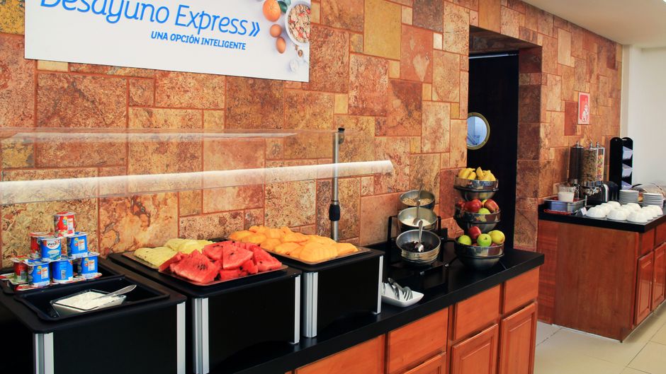 Holiday Inn Express Paraiso Dos Bocas Restaurant