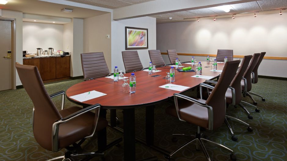 Holiday Inn Burlington Hotel & Conf Ctr Meeting