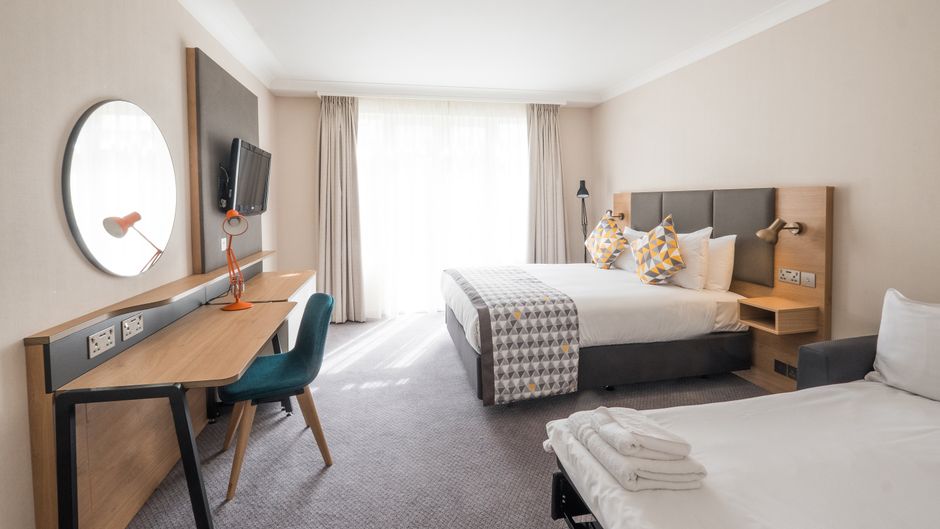 Holiday Inn Farnborough Room