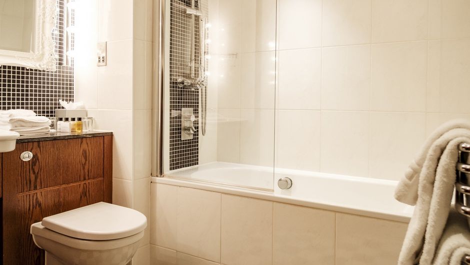 Drayton Court Hotel Room