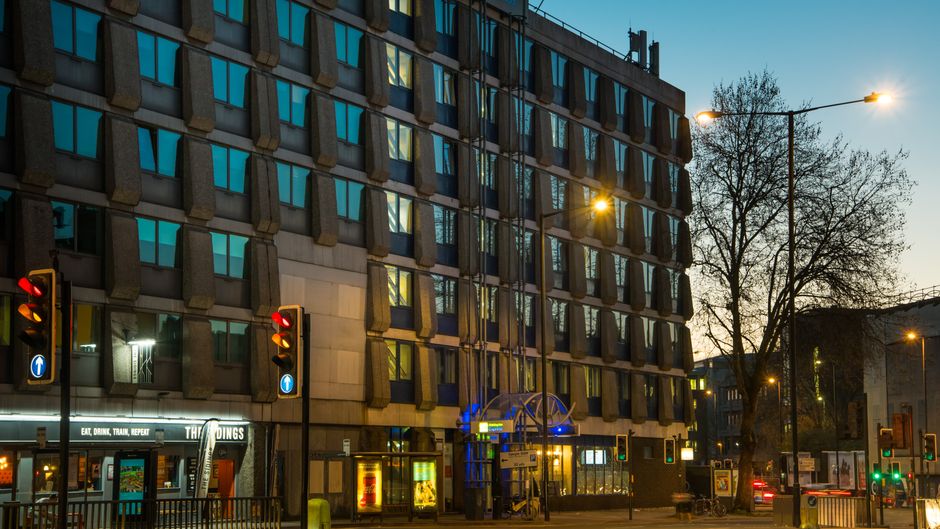 Holiday Inn Express City Centre Exterior