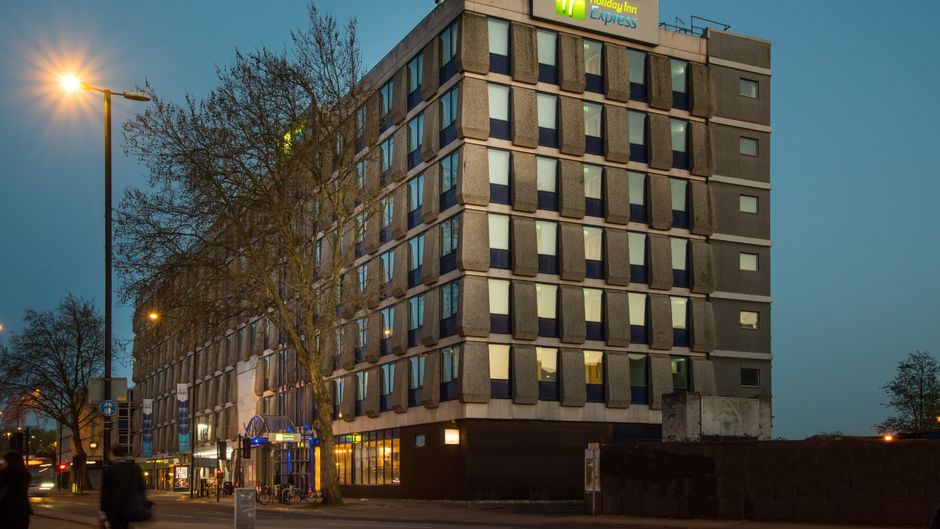 Holiday Inn Express City Centre Exterior