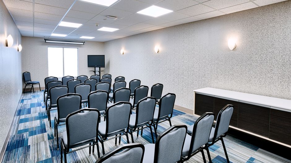 Holiday Inn Express Hotel & Suites Meeting