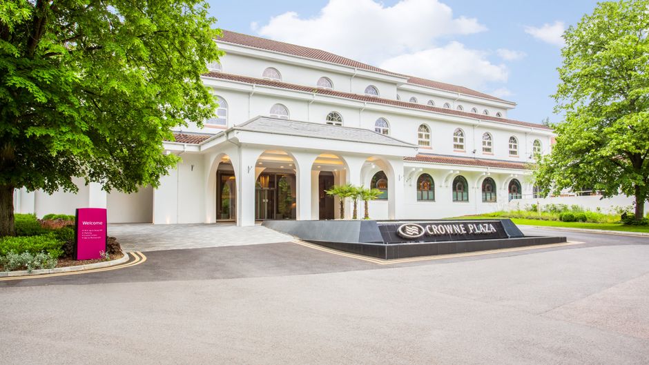 Crowne Plaza Gerrards Cross Hotel Exterior