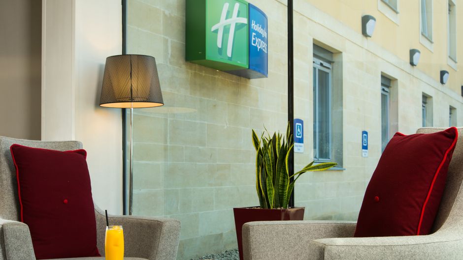 Holiday Inn Express Bath Lobby