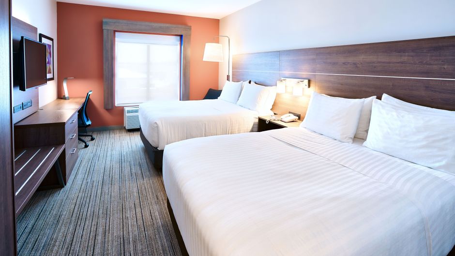 Holiday Inn Express Hotel & Suites Suite