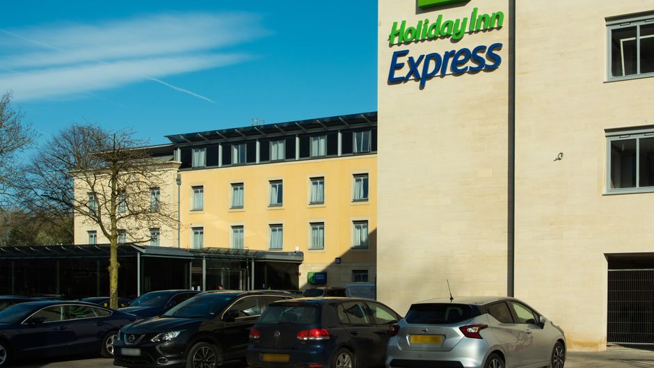 Holiday Inn Express Bath Exterior
