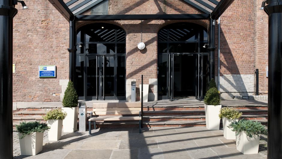 Holiday Inn Express Albert Dock Exterior