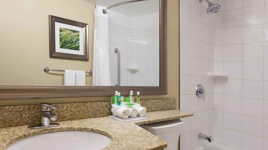 Holiday Inn Express & Suites Fredericton Room