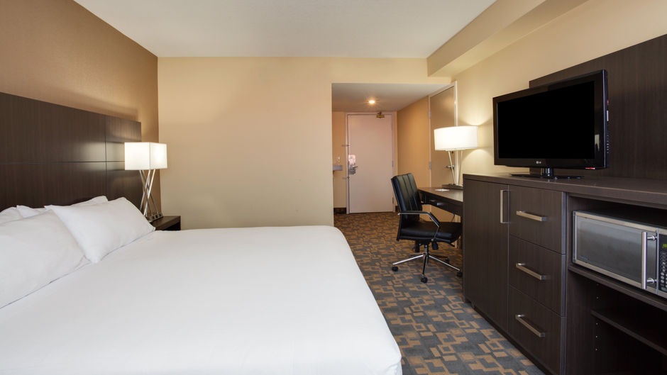 Holiday Inn Express & Suites Fredericton Room