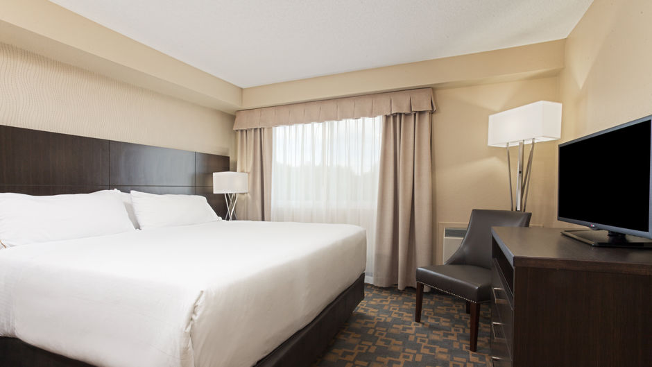 Holiday Inn Express & Suites Fredericton Suite